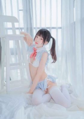 右边四女的cos人物_正片免费观看
