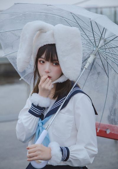 美女张开腿露尿口给男人亲_HD免费观看视频