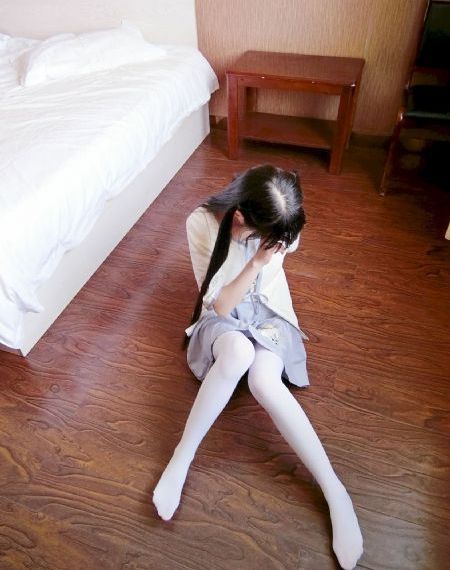 紧身裙丝袜女教师下载_BD在线观看视频
